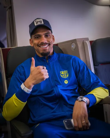 بعثة برشلونة تصل جدة استعدادًا لكأس السوبر الإسباني (فيديو)