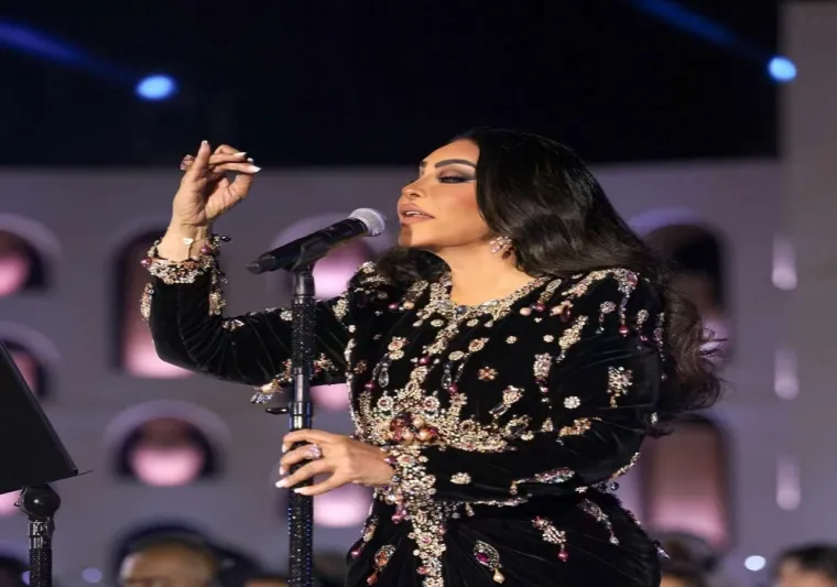 أحلام تتألق في جلسة تصوير مميزة في العلا (فيديو)