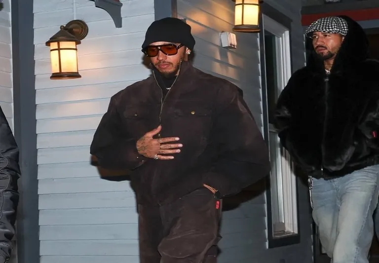 لويس هاميلتون يتألق بساعة باتيك فيليب نوتيلوس الذهبية 