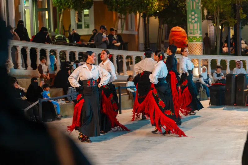 العروض الإسبانية الحية تنشر البهجة في "بوليفارد وورلد"