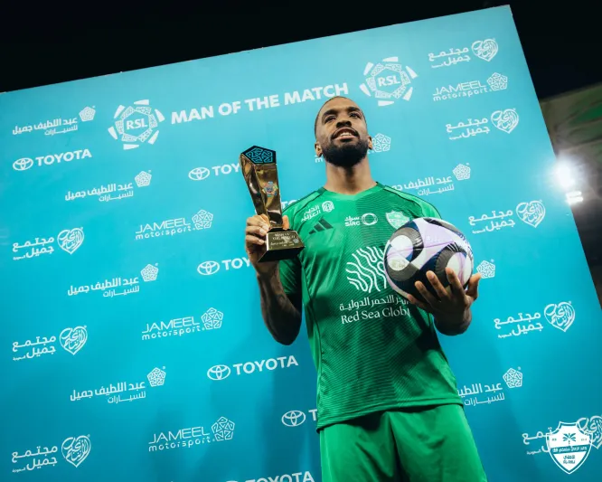 الأهلي يُشدد الخناق على متصدر دوري روشن بفوز مثير على الخليج