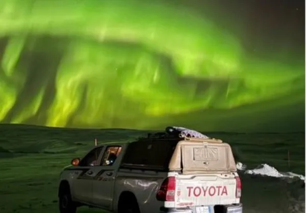 رحلة استثنائية.. سعودي يتحدى المسافات لرصد الشفق القطبي 