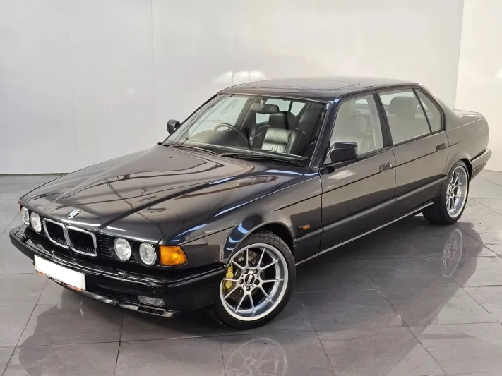 بعد 30 عامًا من المأساة.. BMW توباك شاكور تُعرض للبيع بمبلغ خيالي