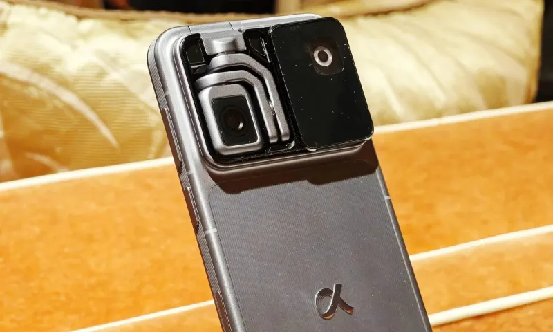 غريب ومختلف… نظرة أولى على هاتف Honor الروبوتي ( فيديو)