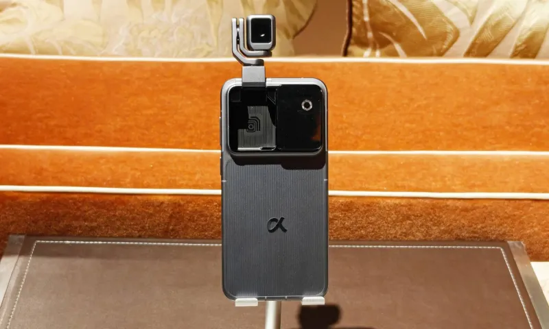 غريب ومختلف… نظرة أولى على هاتف Honor الروبوتي ( فيديو)