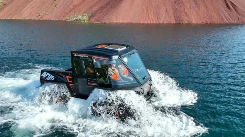 شاحنة Argo Sasquatch XTX: وحش برمائي جديد يغزو البحيرات والفيضانات (فيديو)