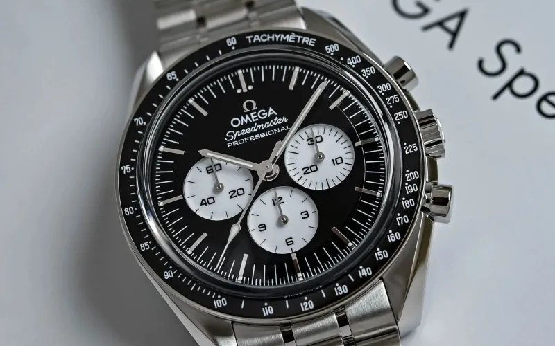 أوميغا تطلق إصدارين جديدين من ساعة Speedmaster Moonwatch.. اكتشف التفاصيل المدهشة (فيديو)