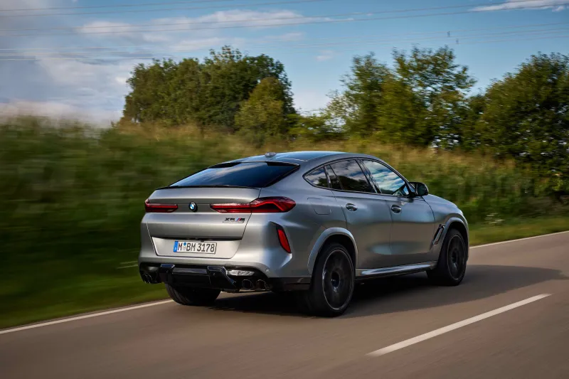 مواجهة بين مرسيدس AMG GLE 63 وBMW X6 M كومبيتيشن