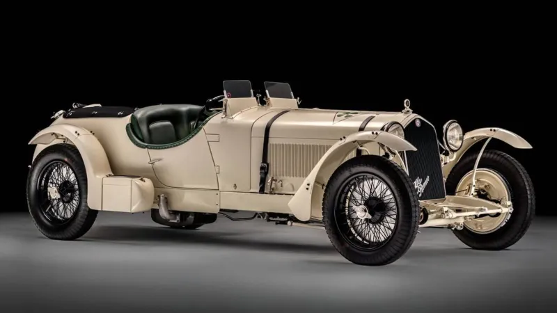 تحفة رياضية نادرة: Alfa Romeo 8C للبيع في مزاد تاريخي