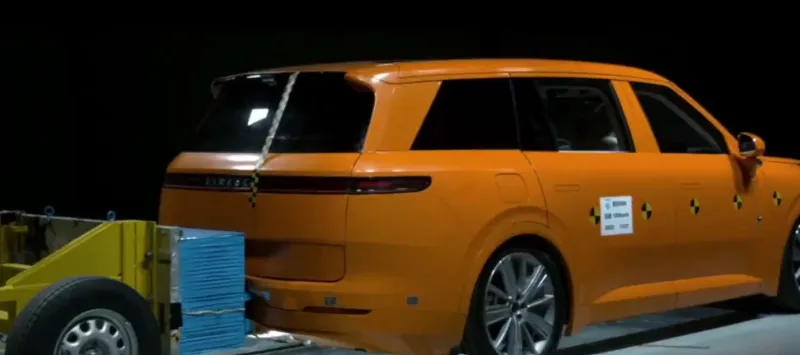 جيلي تحطم كل الأرقام القياسية في عالم سلامة السيارات (فيديو)