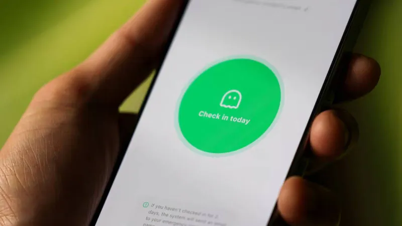 تطبيق صيني يحمل اسم "هل أنت ميت؟" يثير ضجة واسعة عالميًا.. ما الذي حدث؟