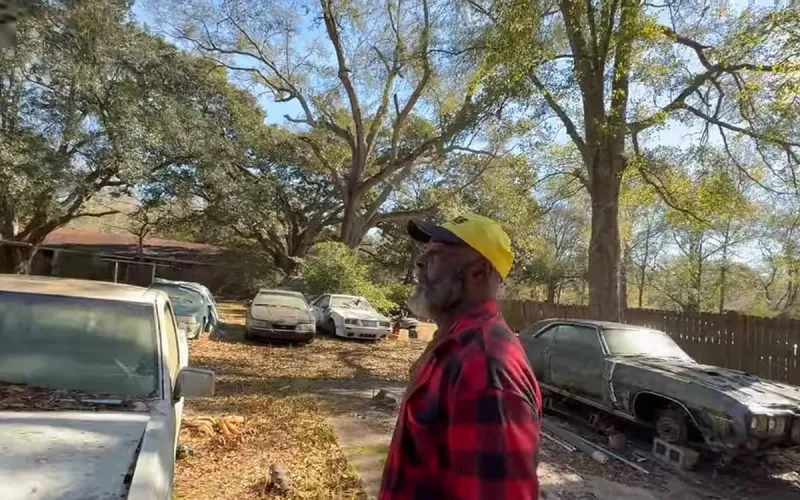 اكتشاف أسطول كامارو مهجور: سيارات كلاسيكية غارقة في الزمن (فيديو)