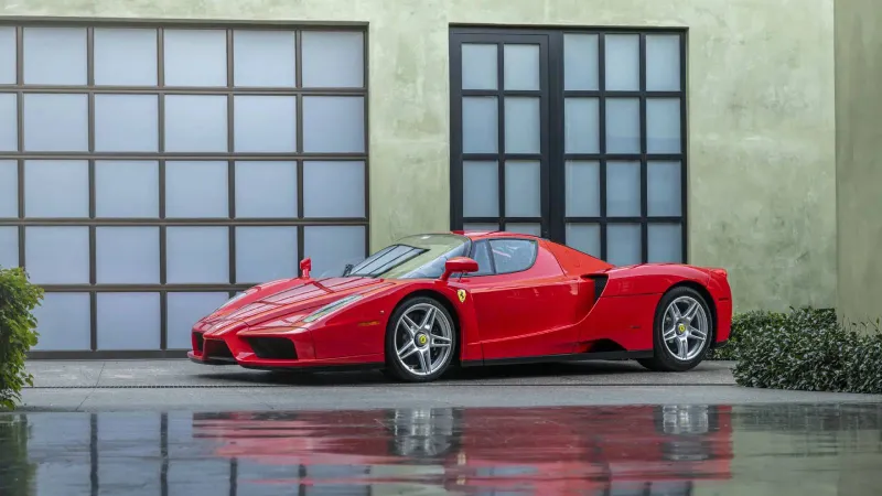 فيراري إنزو تودع صالة المزاد بـ 9.3 مليون دولار (فيديو)