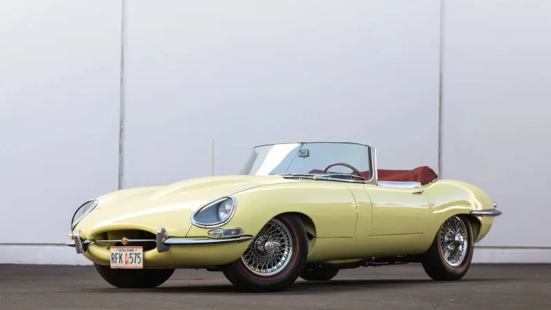 عرض جاكوار ظهرت في فيلم "The Wolf of Wall Street" للبيع في مزاد عالمي