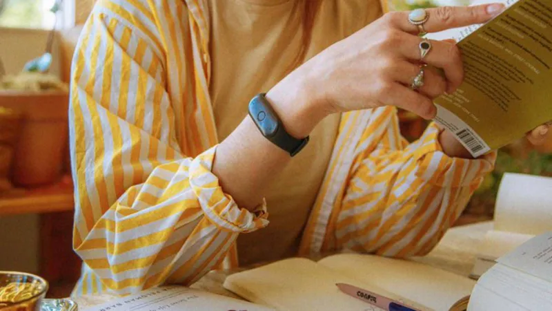 بذكاء اصطناعي فائق.. Amazon Bee  رفيقك الشخصي الجديد خارج حدود المنزل