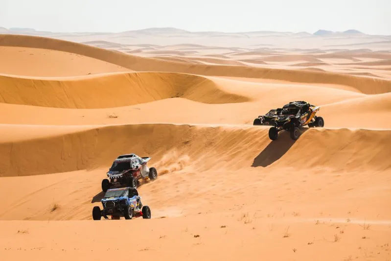رالي داكار السعودية يدخل منعطفًا حاسمًا في المرحلة الثامنة