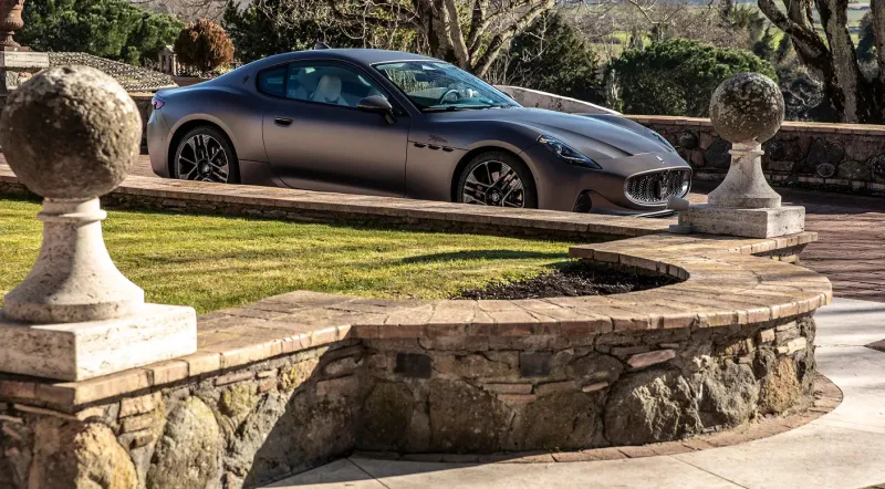 مازيراتي جران توريزمو 2026: أناقة إيطالية تُتقن لغة الأداء
