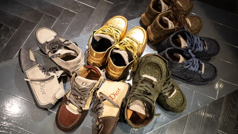 كيف استطاع حذاء مجموعة ديور لخريف وشتاء 2026 المزج بين المزج بين التراث والابتكار؟