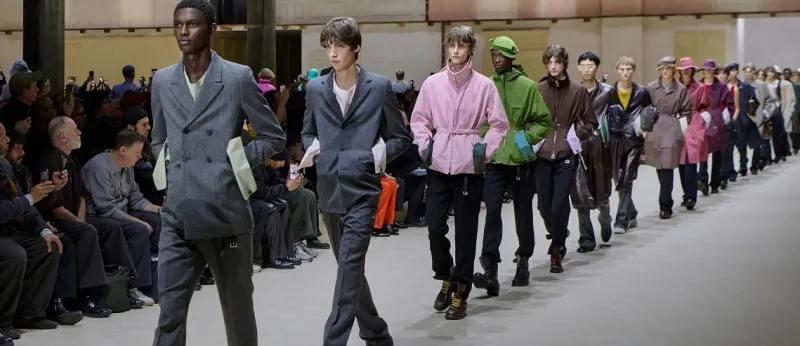 عروض أزياء الرجال لشتاء 2026: عودة رالف لورين بعد غياب، ووجوه الحيوانات تميّز عرض Etro