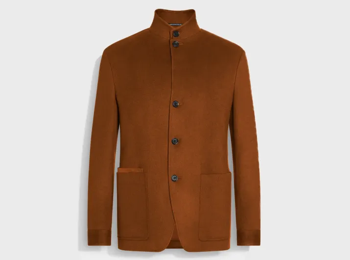 بين التراث والحداثة: ياقة الـ Mandarin تعيد تعريف موضة الرجال في 2026