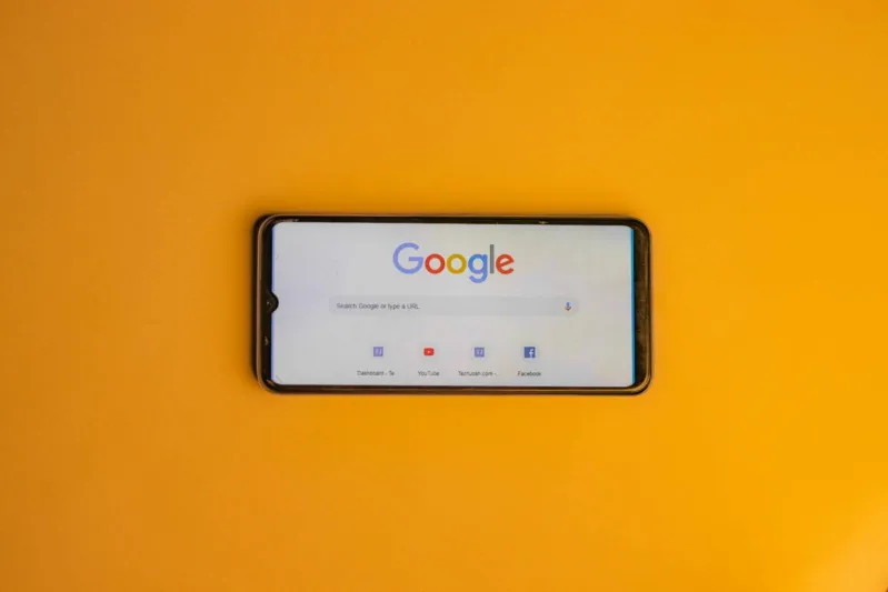 دان تايلور يوضح استراتيجية جوجل للفصل بين الذكاء الاصطناعي والإعلانات