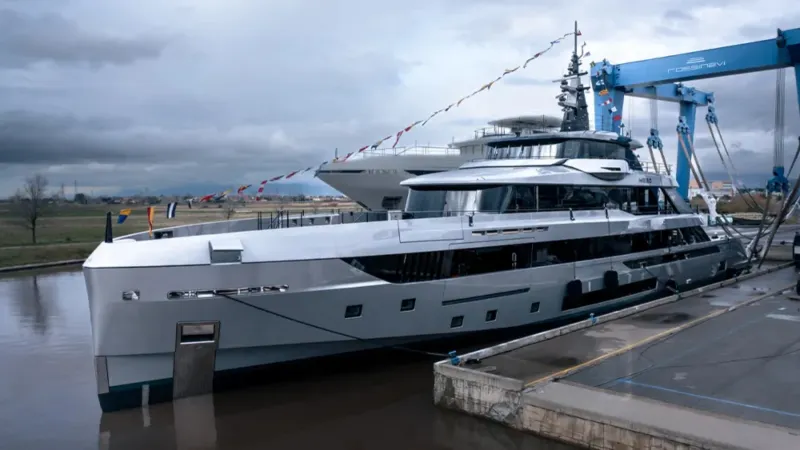 يخت Heed يبهر البحار.. جناح بانورامي خاص للمالك مع مسبح فاخر (فيديو)