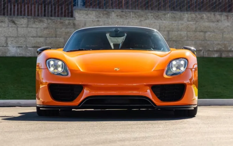 بيع "بورشه 918 سبايدر".. لماذا بيعت بأغلى سعر في العالم؟ (فيديو)