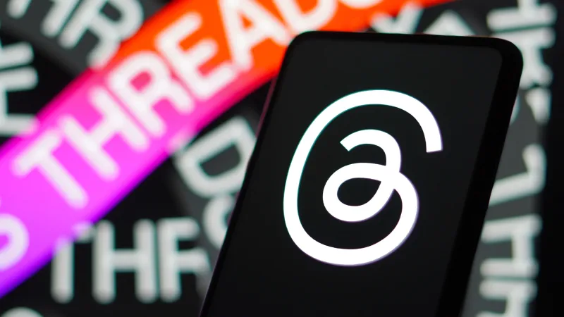 Threads يتفوق على X.. من يقود سباق تطبيقات الهواتف الآن؟