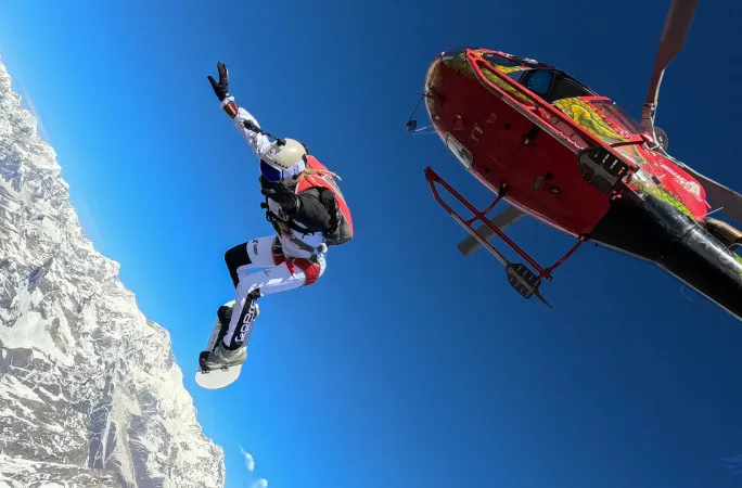 من قمم "إيفرست" إلى "غينيس".. قصة قفزة "سكاي سيرف" تاريخية (فيديو)