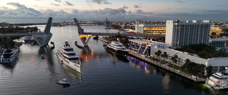 عبور تاريخي.. يخت Ulysses العملاق يتحدى جسر فلوريدا الشهير (فيديو)