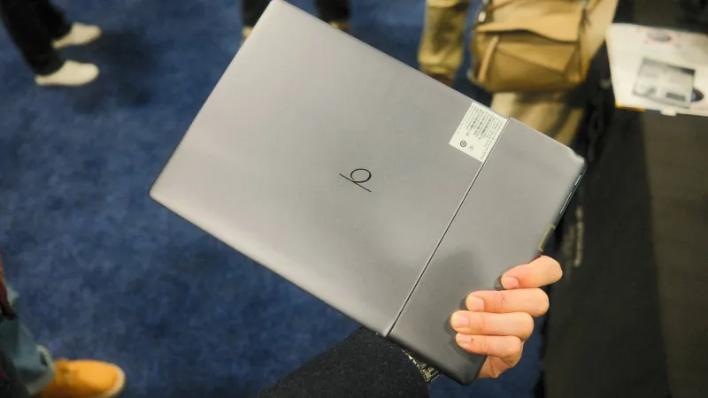 هل هذا هو أنحف جهاز لوحي في العالم؟ (فيديو)