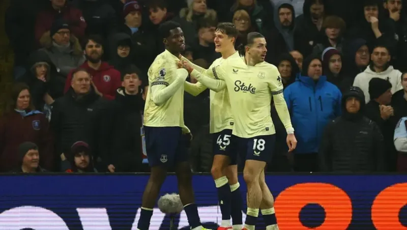 إيفرتون يحقق انتصارًا ثمينًا على أستون فيلا ويعزز آمال أرسنال في الصدارة