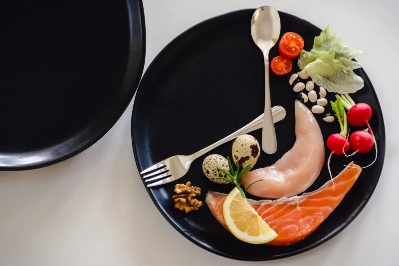 نظام الكيتو مع الصيام: هل يضاعفان فقدان الوزن في رمضان؟