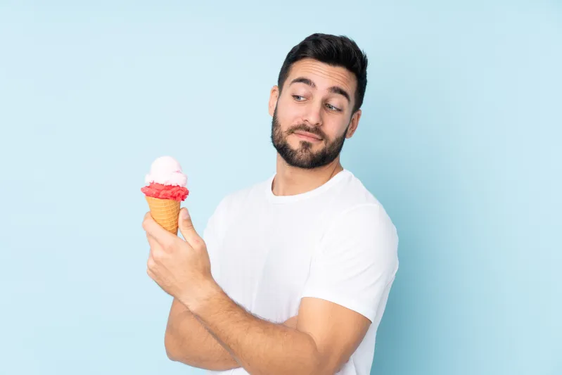 ضوضاء الطعام: لماذا لا نتوقّف عن التفكير في الأكل؟