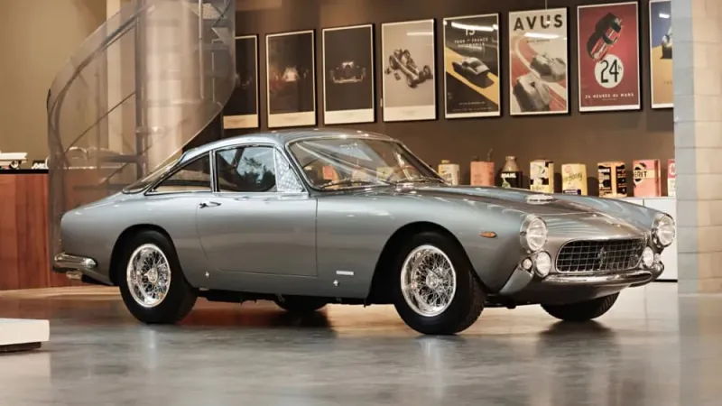 سيارة Ferrari 250 GT Lusso النادرة بمزاد جزيرة أميليا.. هل تكسر حاجز 1.8 مليون دولار؟