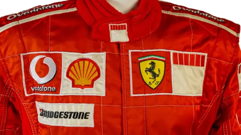 من انتصاره الأخير في إيطاليا إلى منصة المزاد.. قصة بذلة شوماخر النادرة