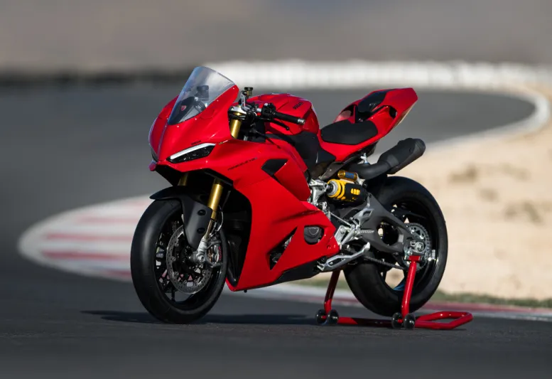 Ducati Panigale V2 2026: حقبة جديدة من التوازن الذكي والخفة الهندسية