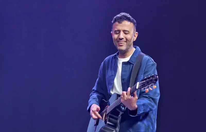 حمزة نمرة يكشف معاناته مع "التشبع الرقمي" وموازنته بين خصوصيته وضغوط المتابعين