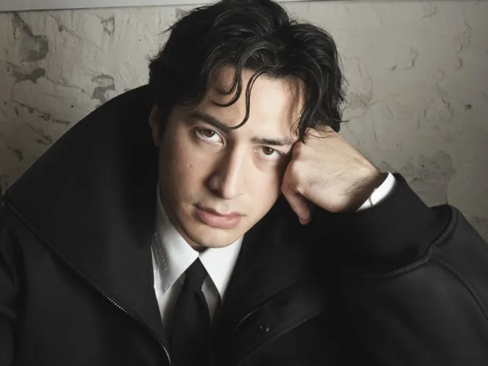 بالنسياغا تطلق أول حملة تحت إشراف مديرها الإبداعي الجديد