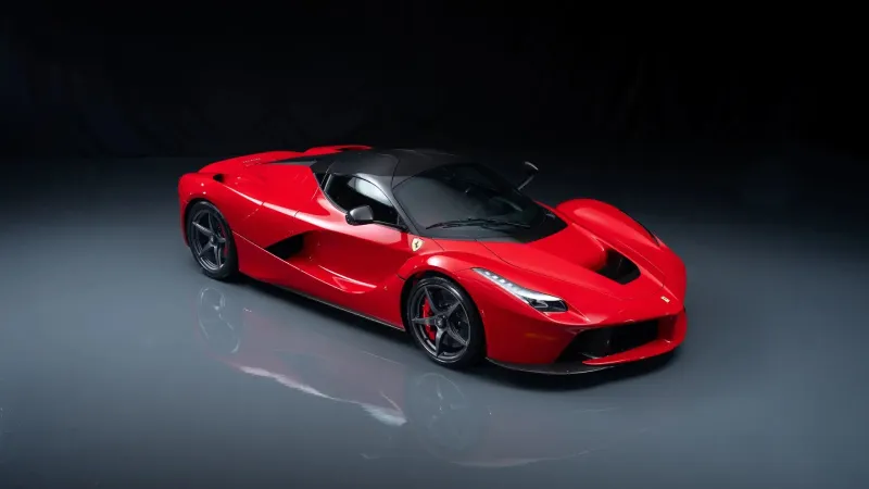 بيع LaFerrari نادرة بسعر قياسي في مزاد عالمي (فيديو)