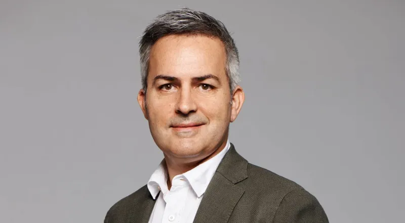 فونت يقود دعوة لتوحيد الصفوف ضد لابورتا في انتخابات برشلونة