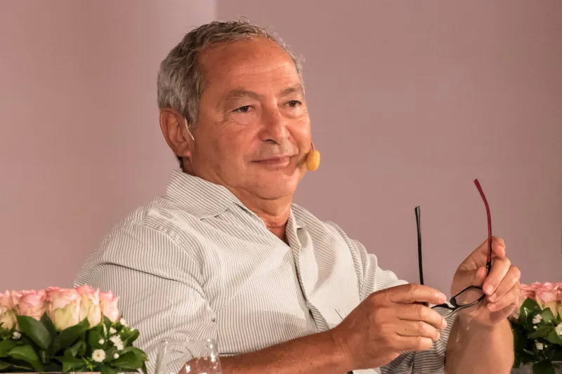 سميح ساويرس يحدد 4 مفاتيح للسعادة بالمال