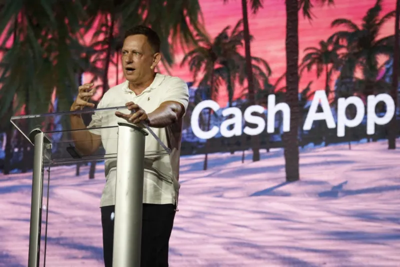 اعترافات مفاجئة من مليارديرات وادي السيليكون حول الشاشات