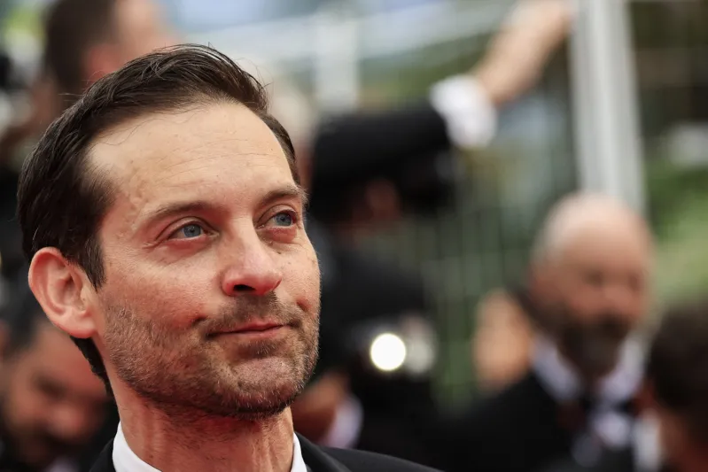 هل تسبب ليوناردو دي كابريو في تراجع بريق توبي ماغواير في هوليوود؟