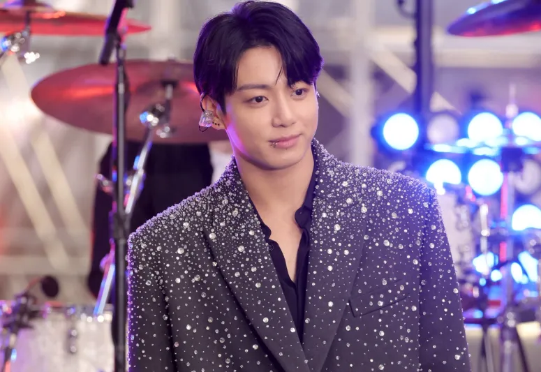  2.8 مليار استماع.. كيف أصبحت Seven علامة فارقة في مسيرة جونغكوك؟ (فيديو)