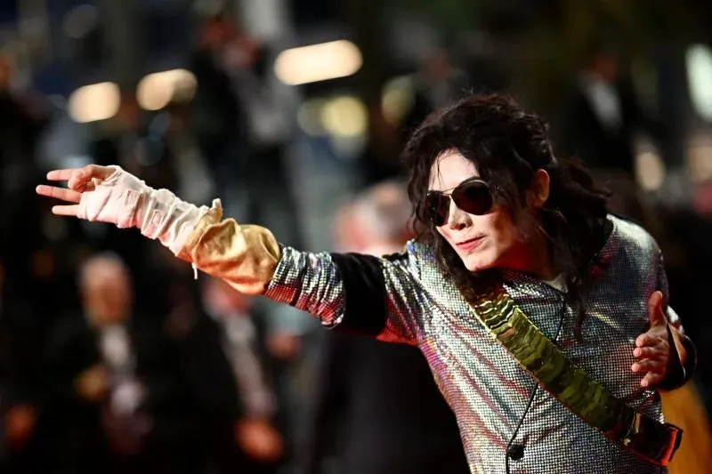 مايكل جاكسون يعود بقوة: ألبوم "Number Ones" يحقق طفرة في مبيعات الفينيل