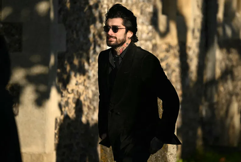 "مجرد شهوة".. زين مالك يفتح قلبه ويكشف حقيقة مشاعره تجاه جيجي حديد