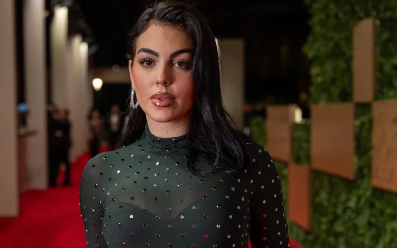 جورجينا رودريغيز تبهر الجمهور بسيارة فيراري فاخرة بالرياض.. فما قيمتها؟