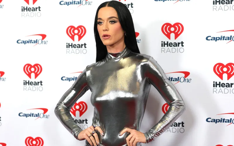 شائعات الحمل تطارد كيتي بيري.. والمقربون يكشفون حقيقة علاقتها بترودو