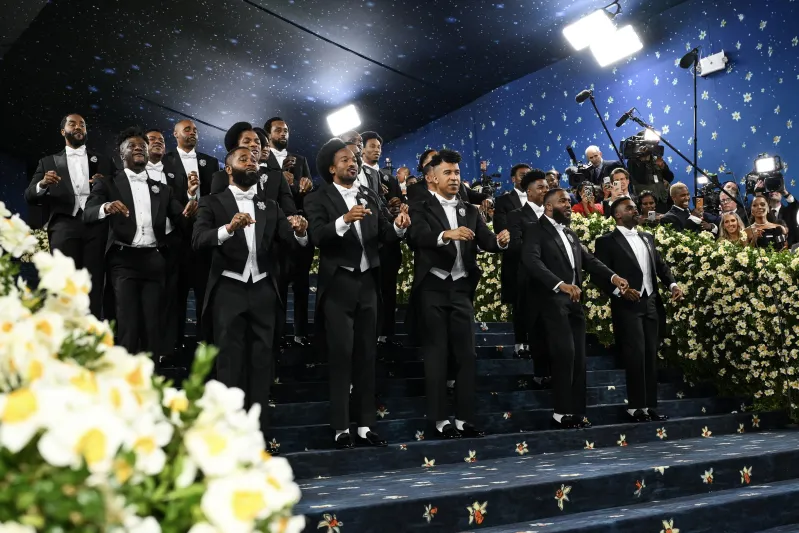 الكشف عن شعار حفل Met Gala 2026  وقائمة الحضور